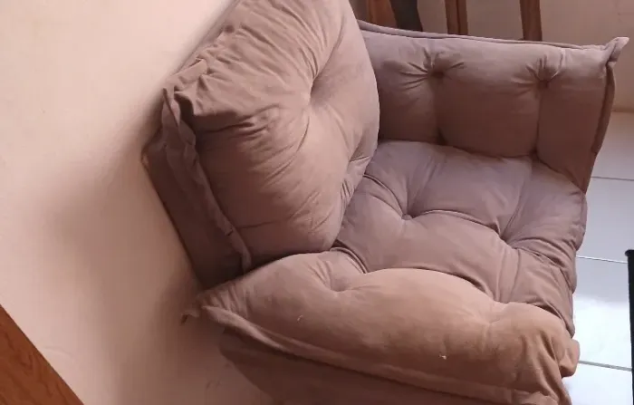Vendo um puf confortável