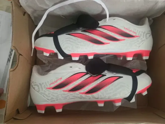 Chuteira Adidas nova