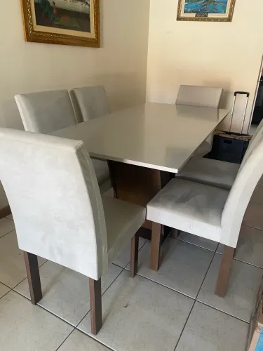 Mesa *SEMINOVA* 6 lugares - cadeiras em cor capuccino