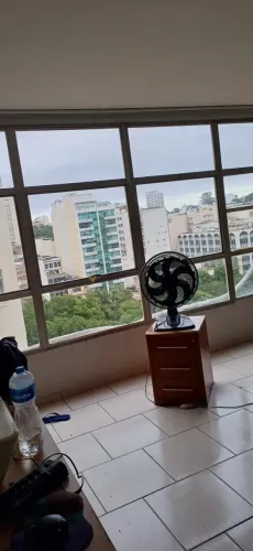 CENTRO DE NITERÓI-RJ: SALA C/39M2, SILENCIOSA, VISTA AGRADÁVEL,