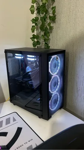 PC GAMER - RTX 4060 8GB