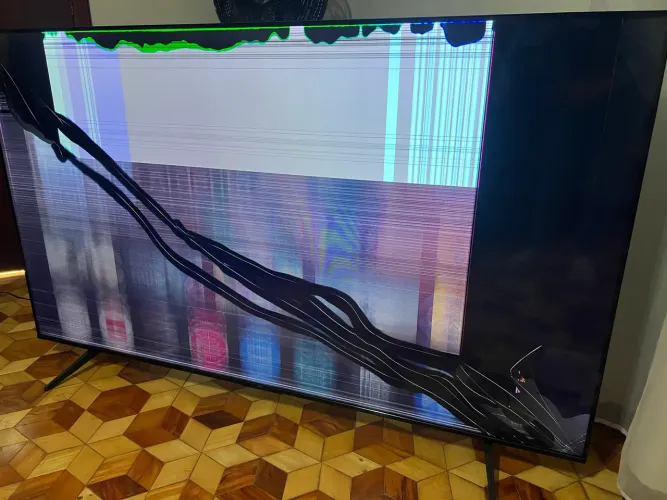 Vendo Tv 65 plgds TCL para retirada de peças
