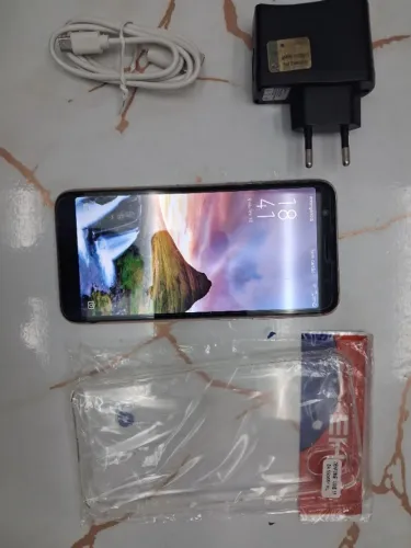 Celular Smartphone Asus Zenfone Live (L1) ótimo, funcionando tudo com capa e película