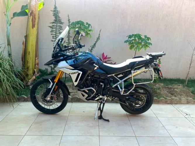 Triumph Tiger 900 Rally Pro 2024/2025 - Apenas 13.800 km - Único Dono - Garantia de Fábric