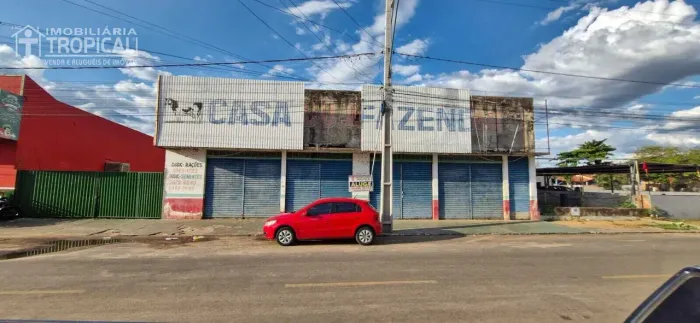 Aluga-se galpão bem localizado no centro de Porto Nacional