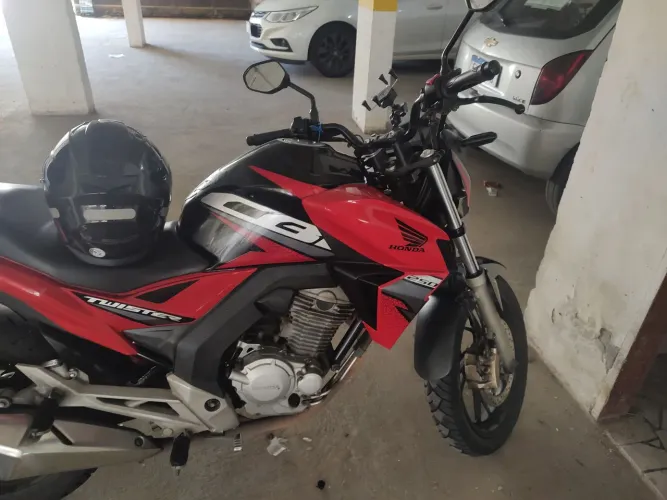 Cb Twister 250 em excelente estado,único dono, revisões concessionária.