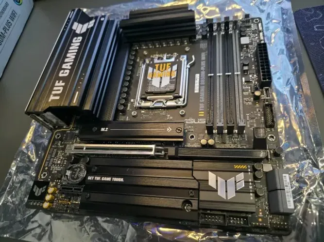 Placa mãe ASUS TUF B850M-PLUS WIFI Novinha na caixa original e todos os acessórios Sem NF