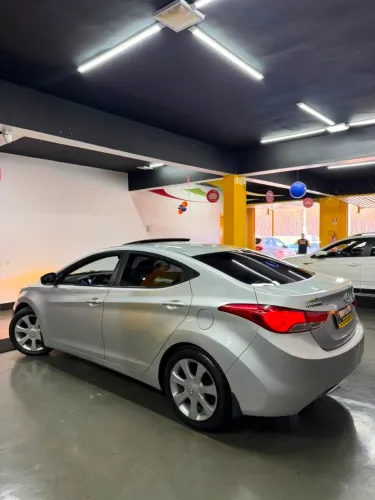 Hyundai Elantra GLS 1.8 16V Aut. 2012