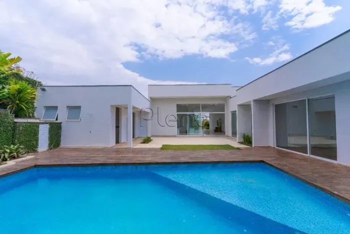Casa à Venda no Condomínio Residencial Maison Blanche em Valinhos, no bairro Ortizes.