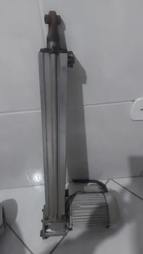 Vendo estes 2 motores para portão eletrônico e o fogão