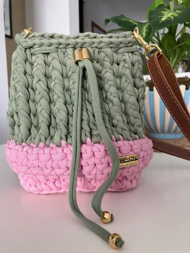 Vendo Bolsa Crochê