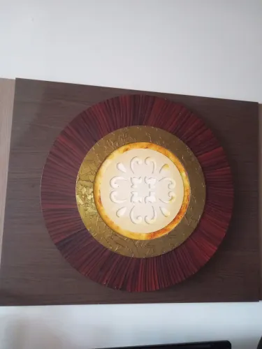 Linda mandala em madeira, pintada pela artista plástica Rosa Aragão. Peça exclusiva.