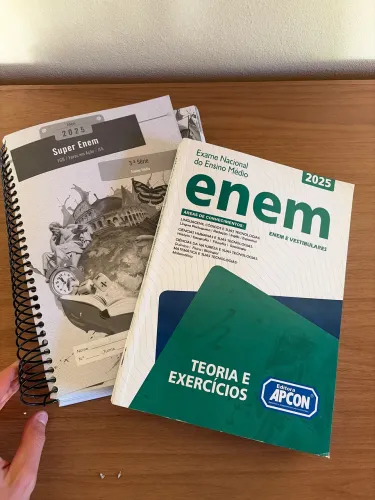 2 Livros preparatórios para o Enem com teoria e exercícios