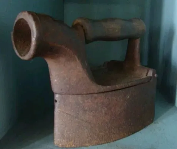 ? Ferro de Passar Antigo ? Peça de Decoração Única!