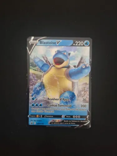 Conjunto de cartas Pokémon Blastoise V, Cinderela V e Rotom V
