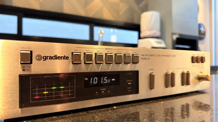 Tuner (sintonizador) Gradiente Model 16 e equalizador es10