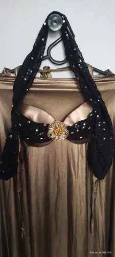Traje dança do ventre dourado com preto