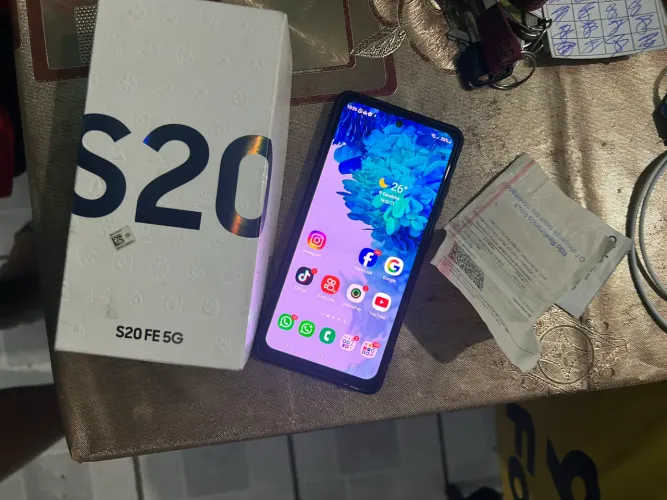 Celular Samsung s20 com nota fiscal 