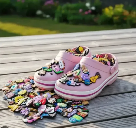 Jibbitz bottom p crocs