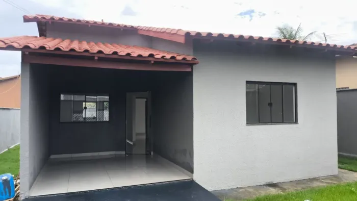 Imóvel casa no lote inteiro no Jardim Itaipú Goiânia