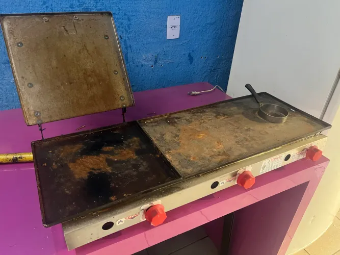 Chapa de lanche com prensa