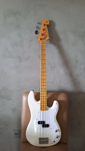 Contrabaixo SX estilo precision