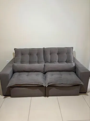 Sofá lindo retrátil
