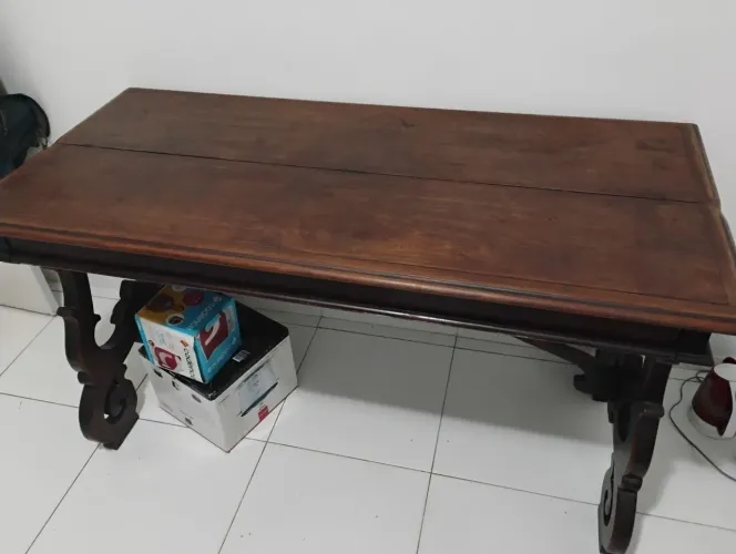 Mesa/escrivaninha de madeira de demolição