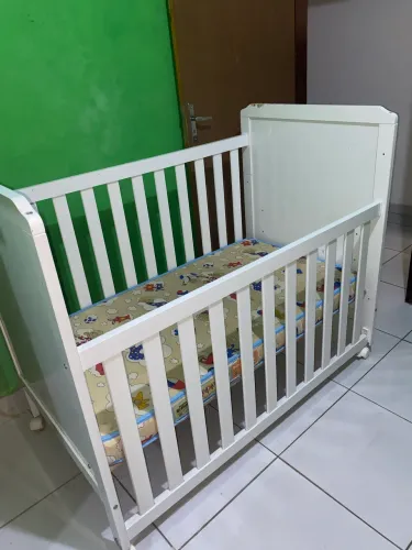 Berço americano, acompanha o colchão