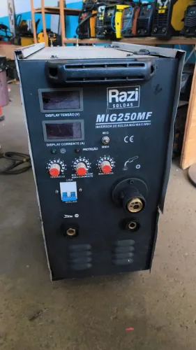 Maquina de Soldas MIG 250 MF RAZI