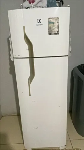 Vendo geladeira Eletrolux