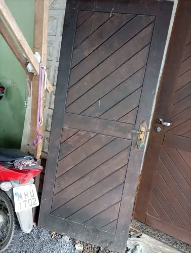 Vendo várias portas de madeira tratar no chat ou endereço bento Torquato da rocha 1532 vi