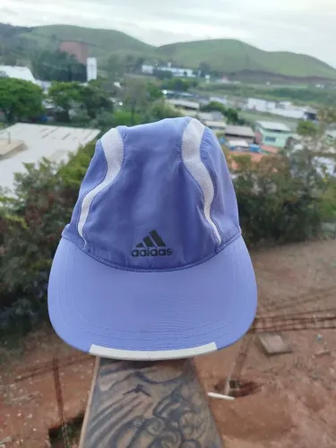 BONÉ ADIDAS