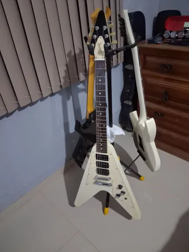 Guitarra Gibson Flying V faded 2008