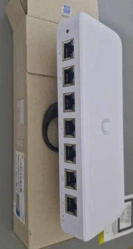 Switch Unifi USW-Ultra 7 Portas POe Gerenciáveis