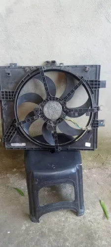 Vendo eletroventilador com defeito no motor.