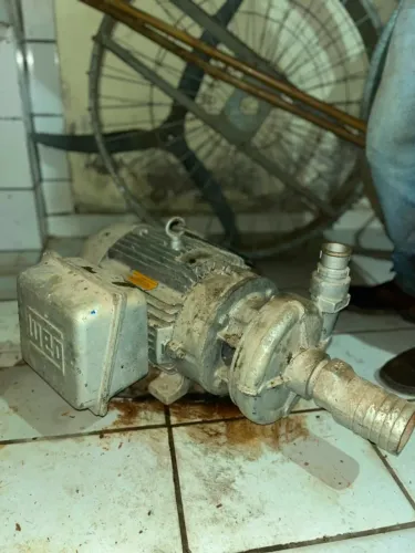 Bomba-Motor Mark com Motor WEG 10 CV Trifásico