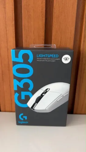 Mouse Gamer Sem Fio Logitech G305 Lightspeed na cor branca.