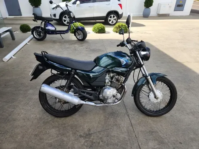 YBR 125 E com partida elétrica e baixa km