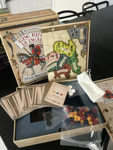 The king is dead Board game