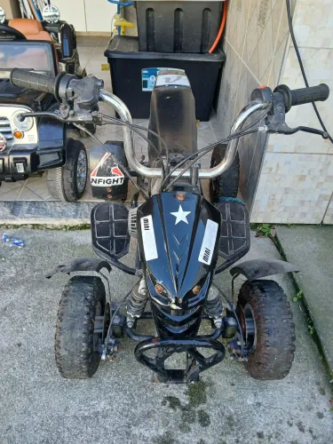 Mini quadriciclo
