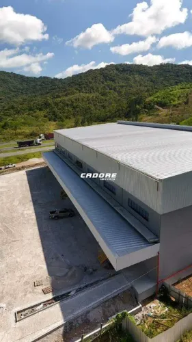 Galpão logístico de alto padrão com 6.500m² de armazém e 2.800m² de pátio I Cadore Imóveis
