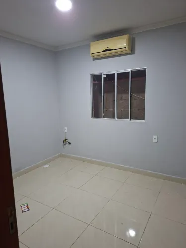 800,00 o aluguel paga mais água e energia 