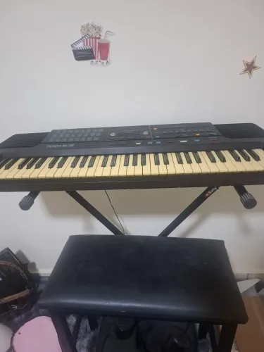 Teclado roland E12