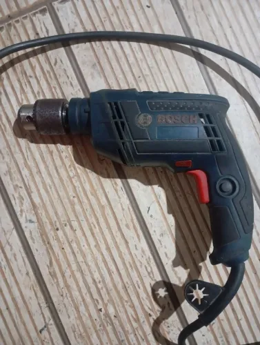 Furadeira 650watts Bosch 