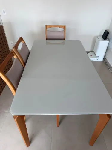 Mesa com 6 cadeiras