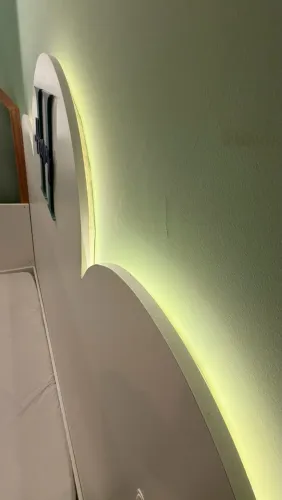 Cama infantil montessoriana + painel led nuvem