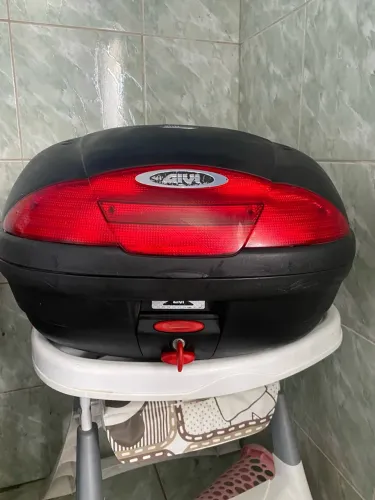 Baú give 45 litros semi novo