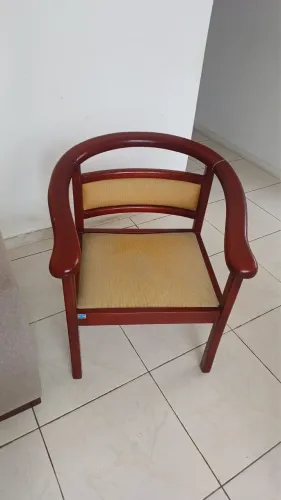 Vendo poltrona madeira 