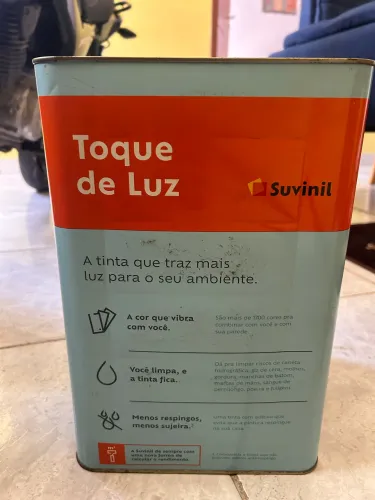 Tinta suvinil toque de seda e toque de luz, as duas brancas